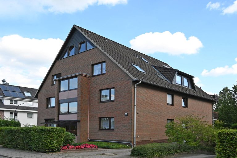 Immobilienangebot - Hamburg / Volksdorf - Alle - Vorankündigung:
3 Zimmer Maisonette Wohnung mit Tiefgarage in HH Volksdorf.