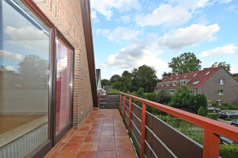 Immobilienangebot - Hamburg / Volksdorf - Alle - Vorankündigung:
3 Zimmer Maisonette Wohnung mit Tiefgarage in HH Volksdorf.