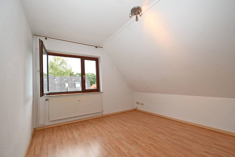Immobilienangebot - Hamburg / Volksdorf - Alle - Vorankündigung:
3 Zimmer Maisonette Wohnung mit Tiefgarage in HH Volksdorf.