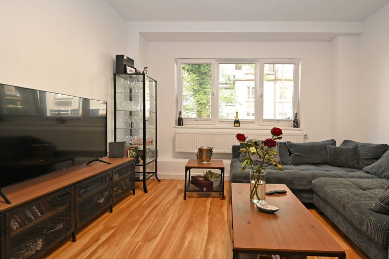 Immobilienangebot - Hamburg - Alle - Hochwertig sanierte Erdgeschosswohnung im begehrten Hamburg-Eppendorf. 2,5 Zimmer vermietet!