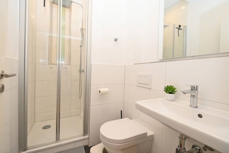 Immobilienangebot - Hamburg - Alle - Hochwertig sanierte Erdgeschosswohnung im begehrten Hamburg-Eppendorf. 2,5 Zimmer vermietet!