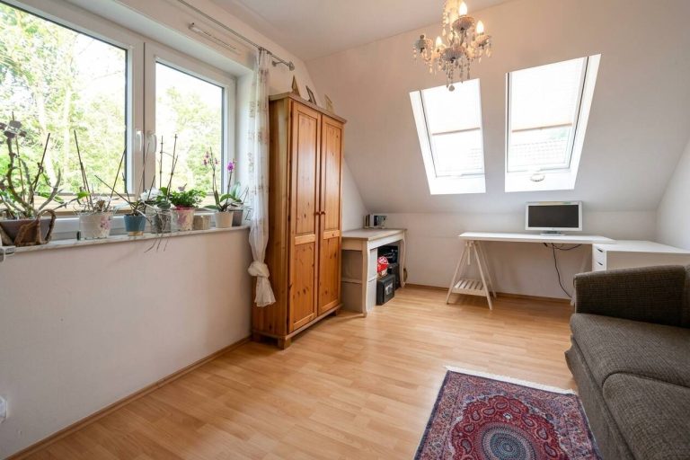 Immobilienangebot - Hamburg - Alle - Großzügiges Endreihenhaus in ruhiger und beliebter Lage von Hamburg Stellingen.