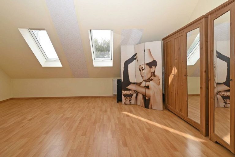 Immobilienangebot - Hamburg - Alle - Großzügiges Endreihenhaus in ruhiger und beliebter Lage von Hamburg Stellingen.