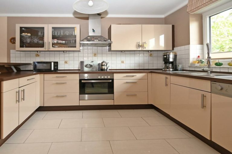 Immobilienangebot - Hamburg - Alle - Großzügiges Endreihenhaus in ruhiger und beliebter Lage von Hamburg Stellingen.