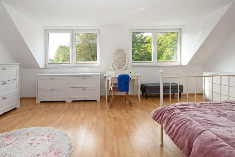 Immobilienangebot - Hamburg - Alle - Großzügiges Endreihenhaus in ruhiger und beliebter Lage von Hamburg Stellingen.