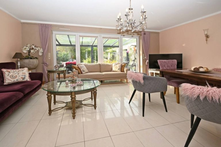 Immobilienangebot - Hamburg - Alle - Großzügiges Endreihenhaus in ruhiger und beliebter Lage von Hamburg Stellingen.