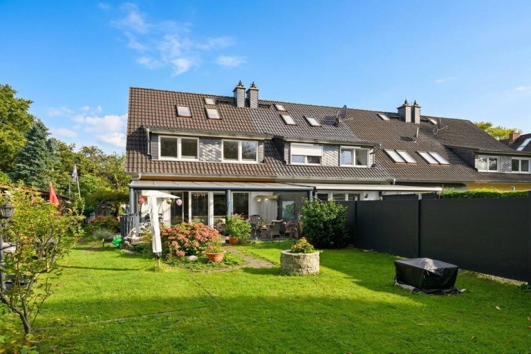 Immobilienangebot - Hamburg - Alle - Großzügiges Endreihenhaus in ruhiger und beliebter Lage von Hamburg Stellingen.