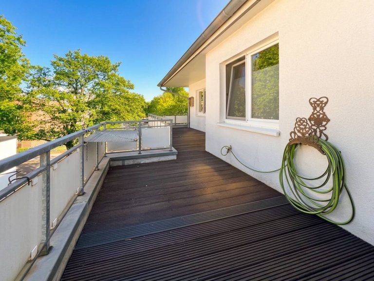 Immobilienangebot - Hamburg - Alle - Ruhige Lage Wandsbek | Geschmackvolle, moderne Maisonette mit Balkon & Dachterrasse und Carport