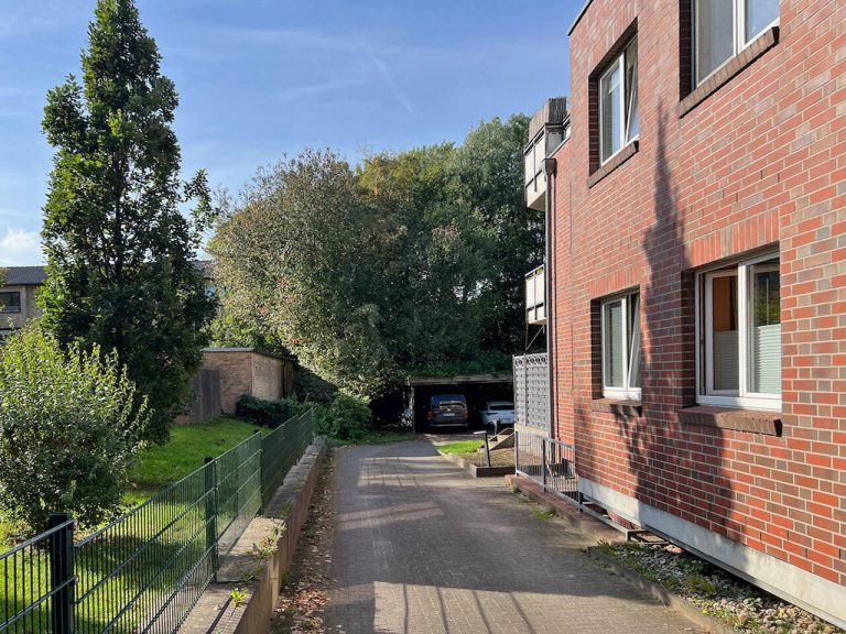 Immobilienangebot - Hamburg - Alle - Ruhige Lage Wandsbek | Geschmackvolle, moderne Maisonette mit Balkon & Dachterrasse und Carport