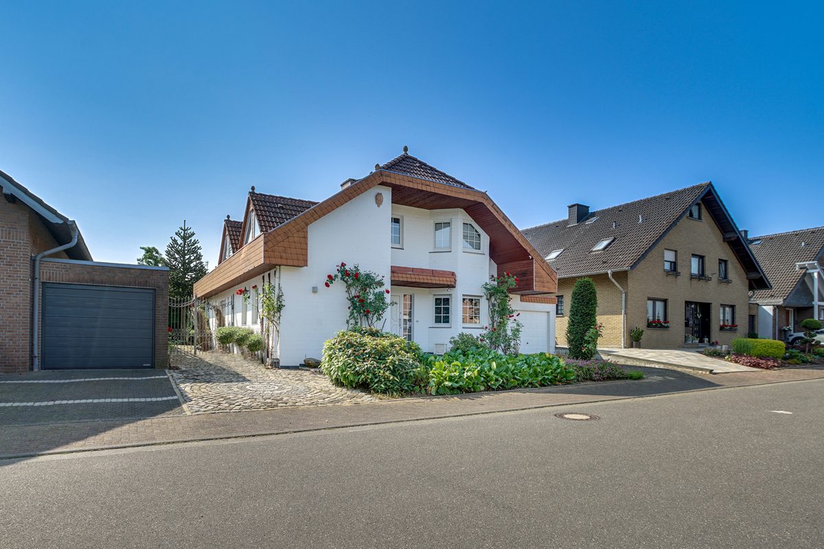 Immobilienangebot - Baesweiler - Alle - Repräsentatives Einfamilienhaus in familienfreundlicher Stichstraße von Baesweiler-Setterich