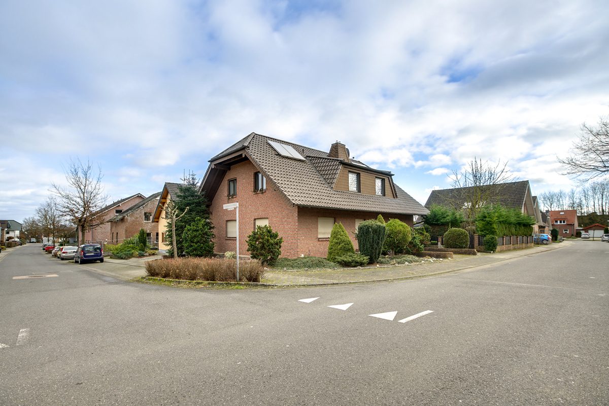 Immobilienangebot - Alsdorf - Alle - Energieeffizientes, familienfreundliches Ein-/ Zweifamilienhaus in beliebter Wohnlage von Alsdorf