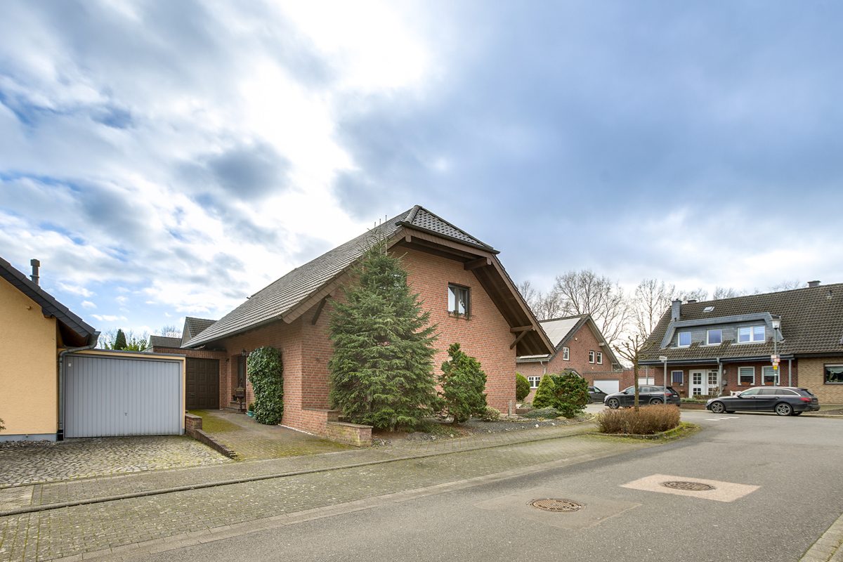 Immobilienangebot - Alsdorf - Alle - Energieeffizientes, familienfreundliches Ein-/ Zweifamilienhaus in beliebter Wohnlage von Alsdorf