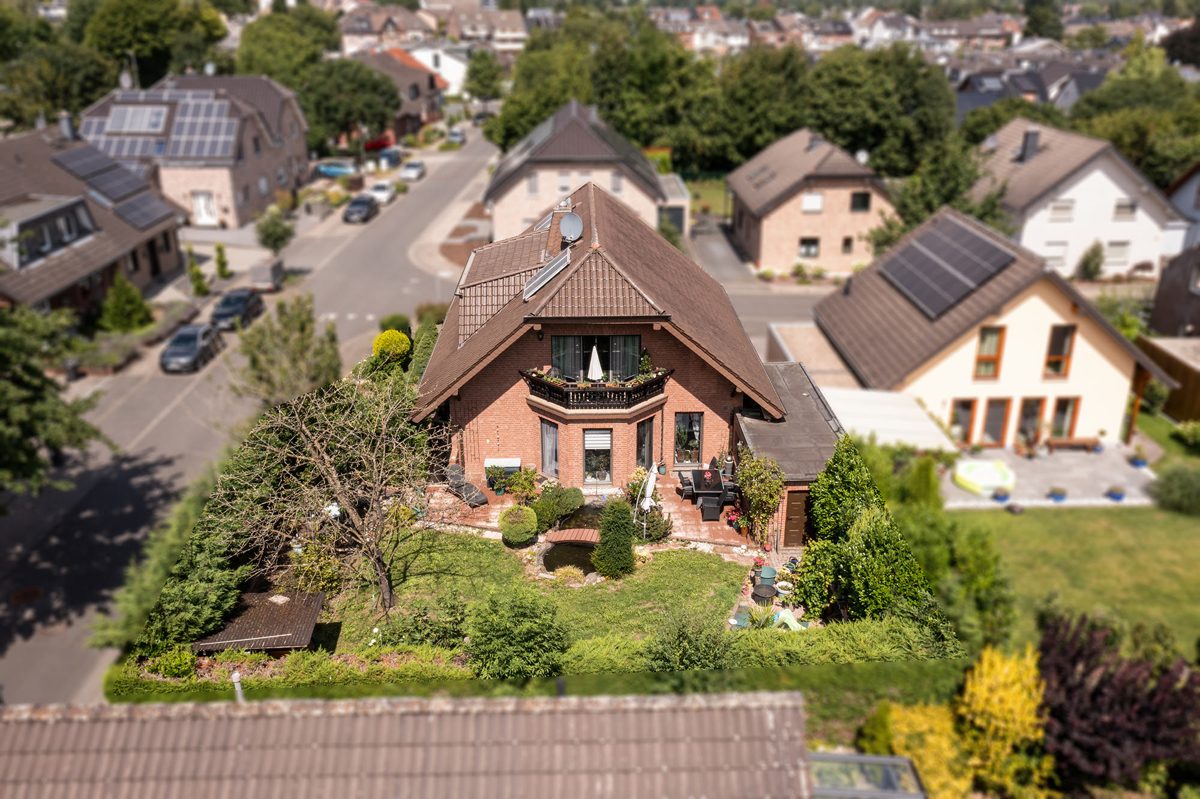 Immobilienangebot - Alsdorf - Alle - Energieeffizientes, familienfreundliches Ein-/ Zweifamilienhaus in beliebter Wohnlage von Alsdorf