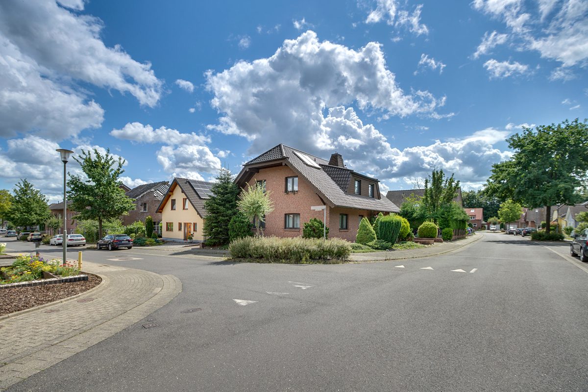 Immobilienangebot - Alsdorf - Alle - Energieeffizientes, familienfreundliches Ein-/ Zweifamilienhaus in beliebter Wohnlage von Alsdorf