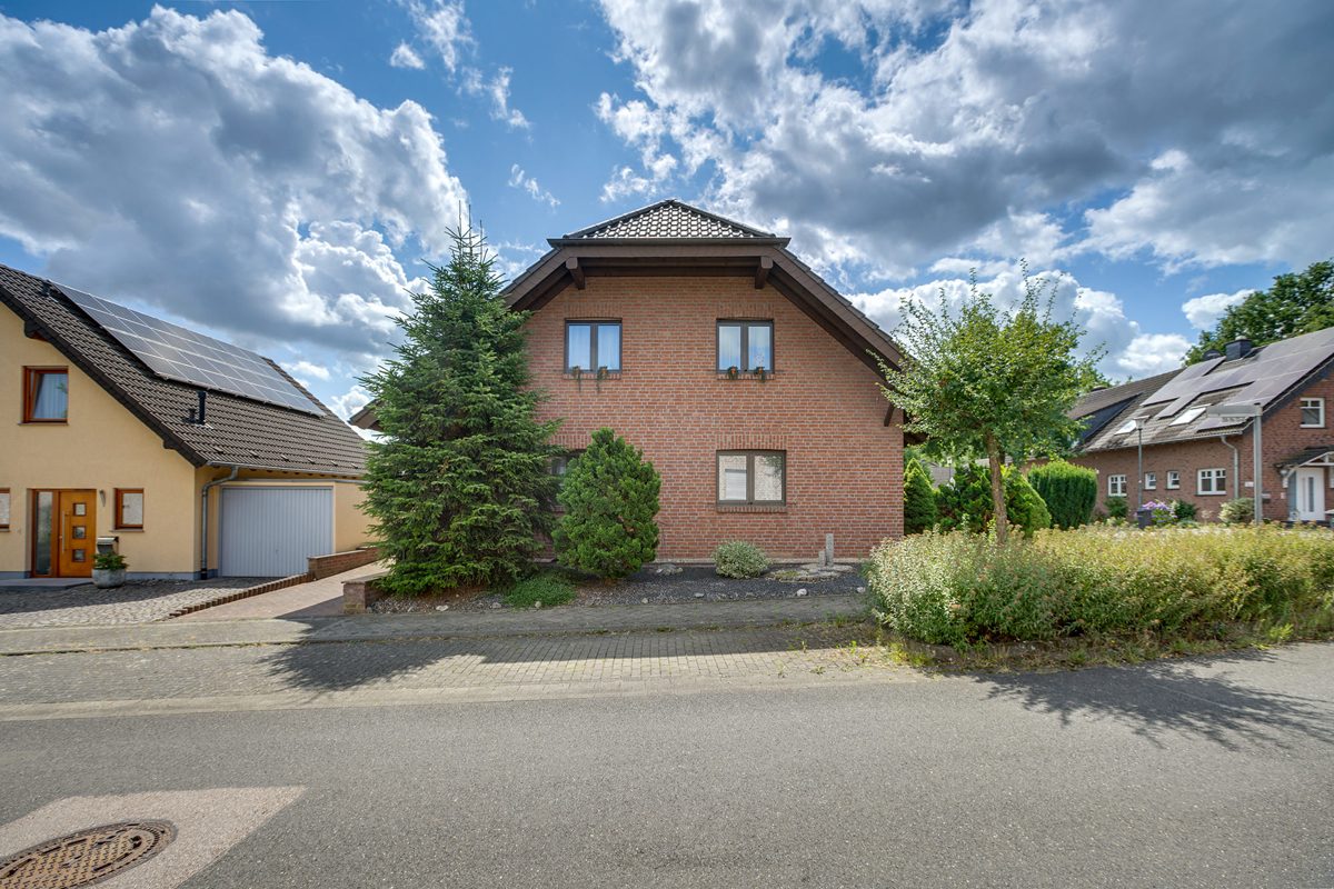 Immobilienangebot - Alsdorf - Alle - Energieeffizientes, familienfreundliches Ein-/ Zweifamilienhaus in beliebter Wohnlage von Alsdorf