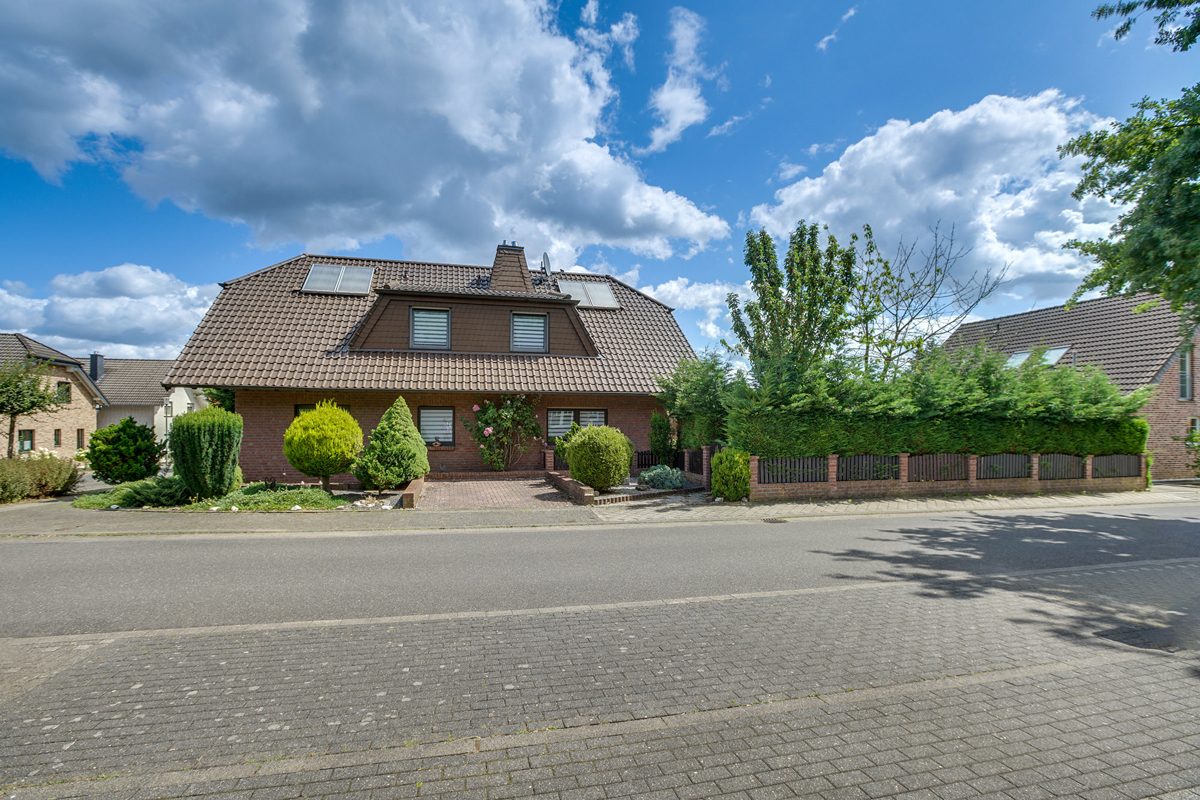 Immobilienangebot - Alsdorf - Alle - Energieeffizientes, familienfreundliches Ein-/ Zweifamilienhaus in beliebter Wohnlage von Alsdorf