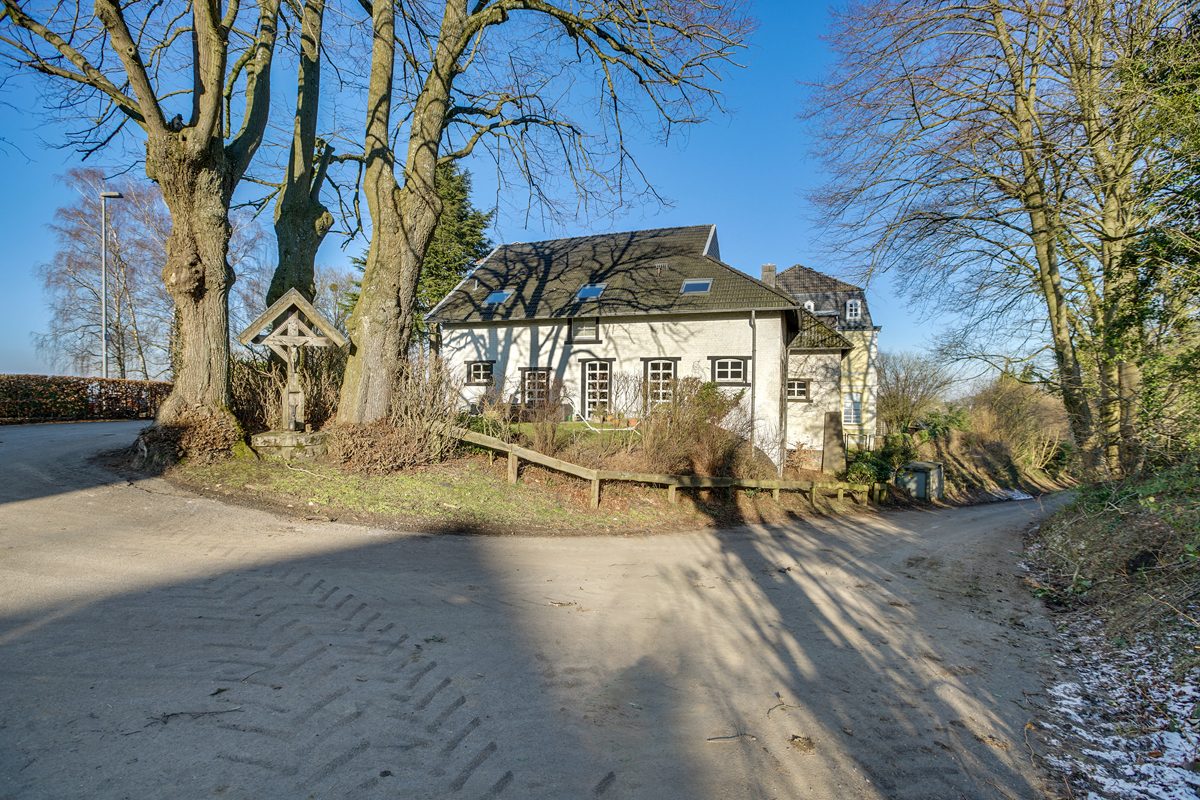 Immobilienangebot - Aachen - Alle - Traumhaftes Haus in exklusiver Alleinlage – Historischer Charme trifft moderne Vielseitigkeit