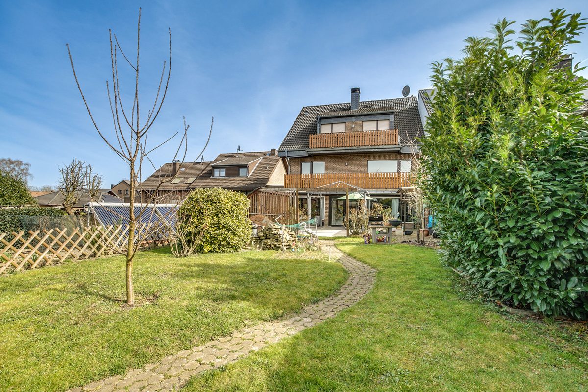 Immobilienangebot - Eschweiler - Alle - Attraktives Zweifamilienhaus mit Einliegerwohnung in familienfreundlicher Lage