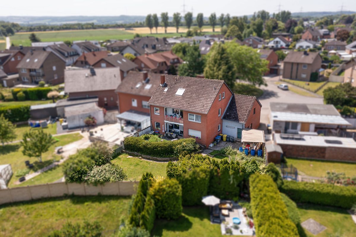 Immobilienangebot - Eschweiler - Alle - Vermietetes, solides Zweifamilienhaus in Eschweiler-Dürwiss inkl. Garagen