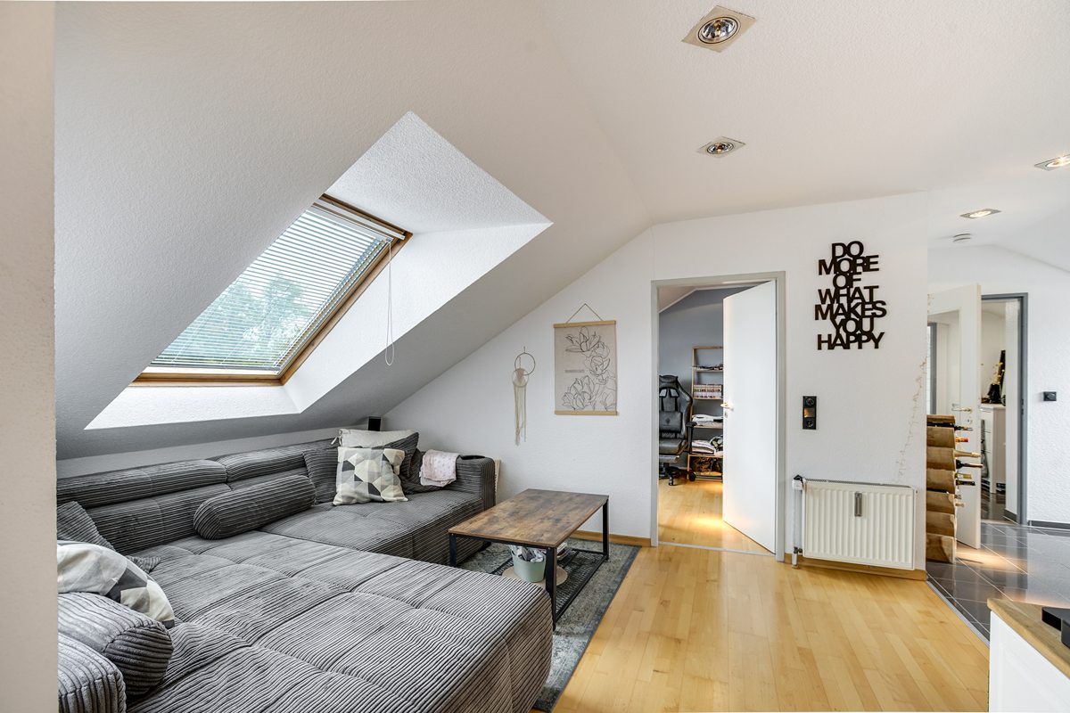 Immobilienangebot - Aachen - Alle - Helle Dachgeschosswohnung – klassisches Wohnen in ruhiger Lage von Aachen-Eilendorf