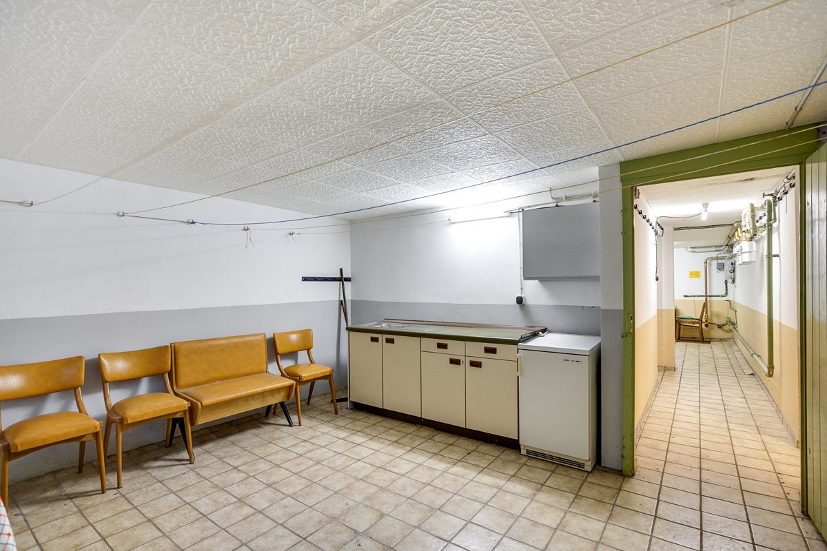 Immobilienangebot - Aachen - Alle - Zweifamilienhaus in Aachen-Forst – großes Grundstück, 4 Garagen & ruhige Lage