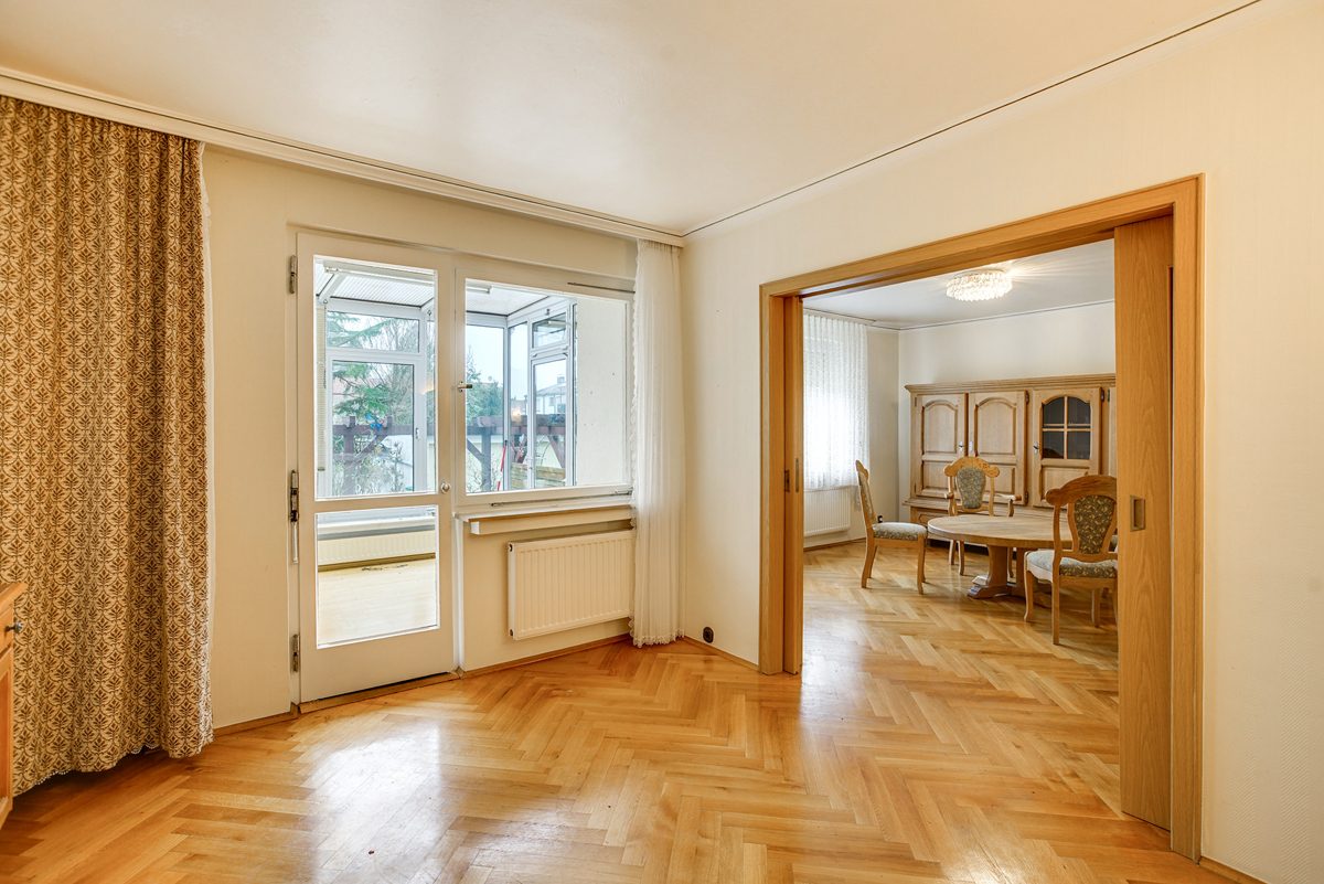 Immobilienangebot - Aachen - Alle - Zweifamilienhaus in Aachen-Forst – großes Grundstück, 4 Garagen & ruhige Lage