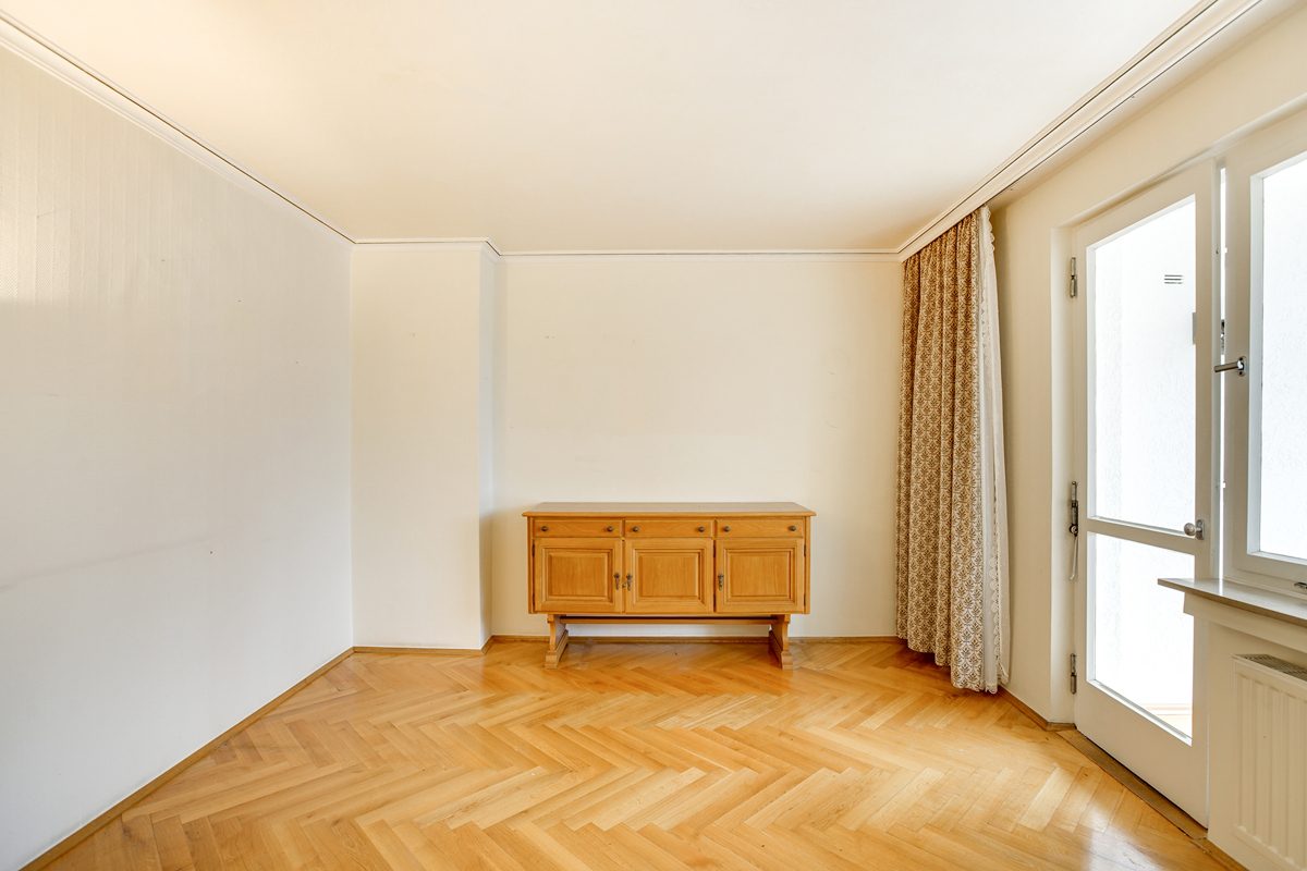 Immobilienangebot - Aachen - Alle - Zweifamilienhaus in Aachen-Forst – großes Grundstück, 4 Garagen & ruhige Lage