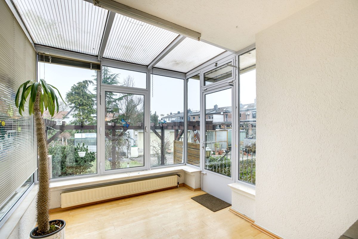 Immobilienangebot - Aachen - Alle - Zweifamilienhaus in Aachen-Forst – großes Grundstück, 4 Garagen & ruhige Lage