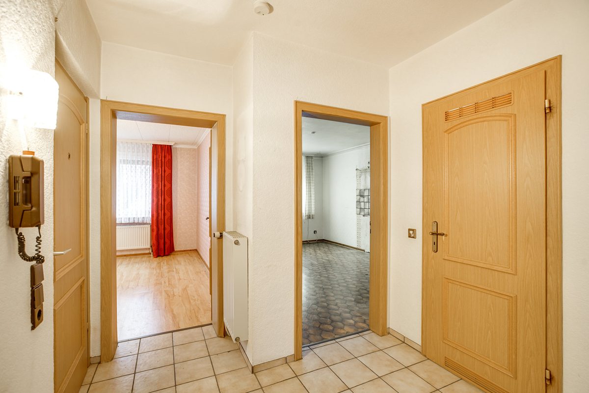 Immobilienangebot - Aachen - Alle - Zweifamilienhaus in Aachen-Forst – großes Grundstück, 4 Garagen & ruhige Lage