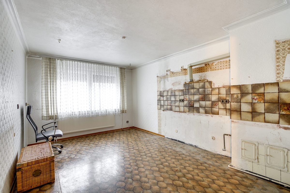 Immobilienangebot - Aachen - Alle - Zweifamilienhaus in Aachen-Forst – großes Grundstück, 4 Garagen & ruhige Lage