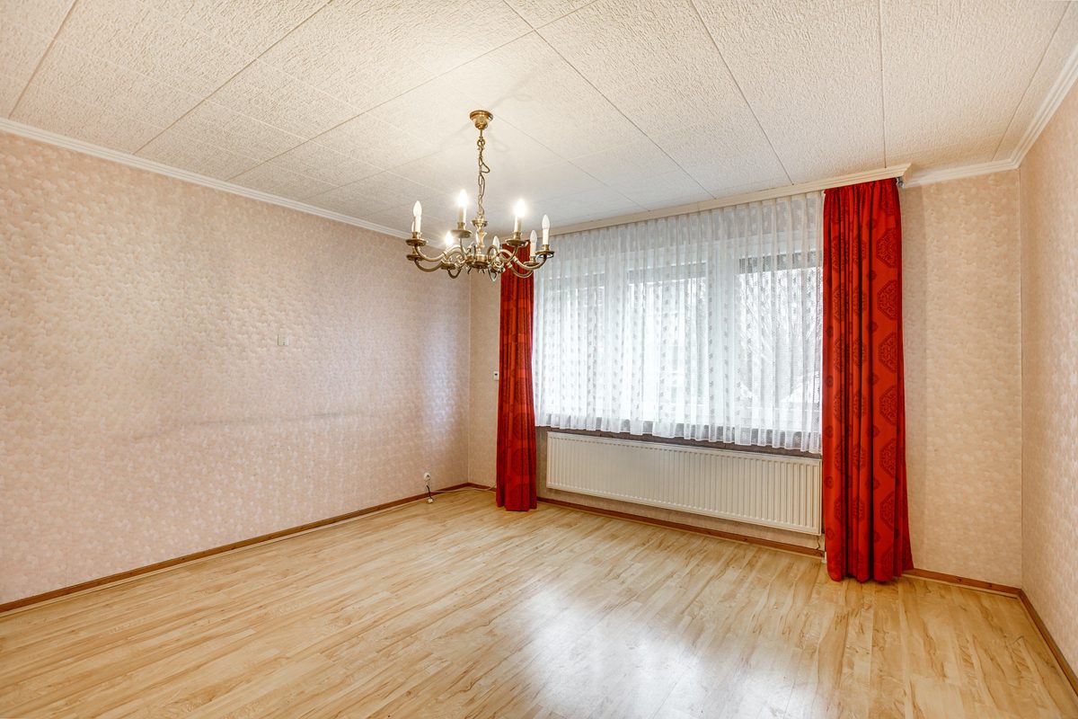 Immobilienangebot - Aachen - Alle - Zweifamilienhaus in Aachen-Forst – großes Grundstück, 4 Garagen & ruhige Lage