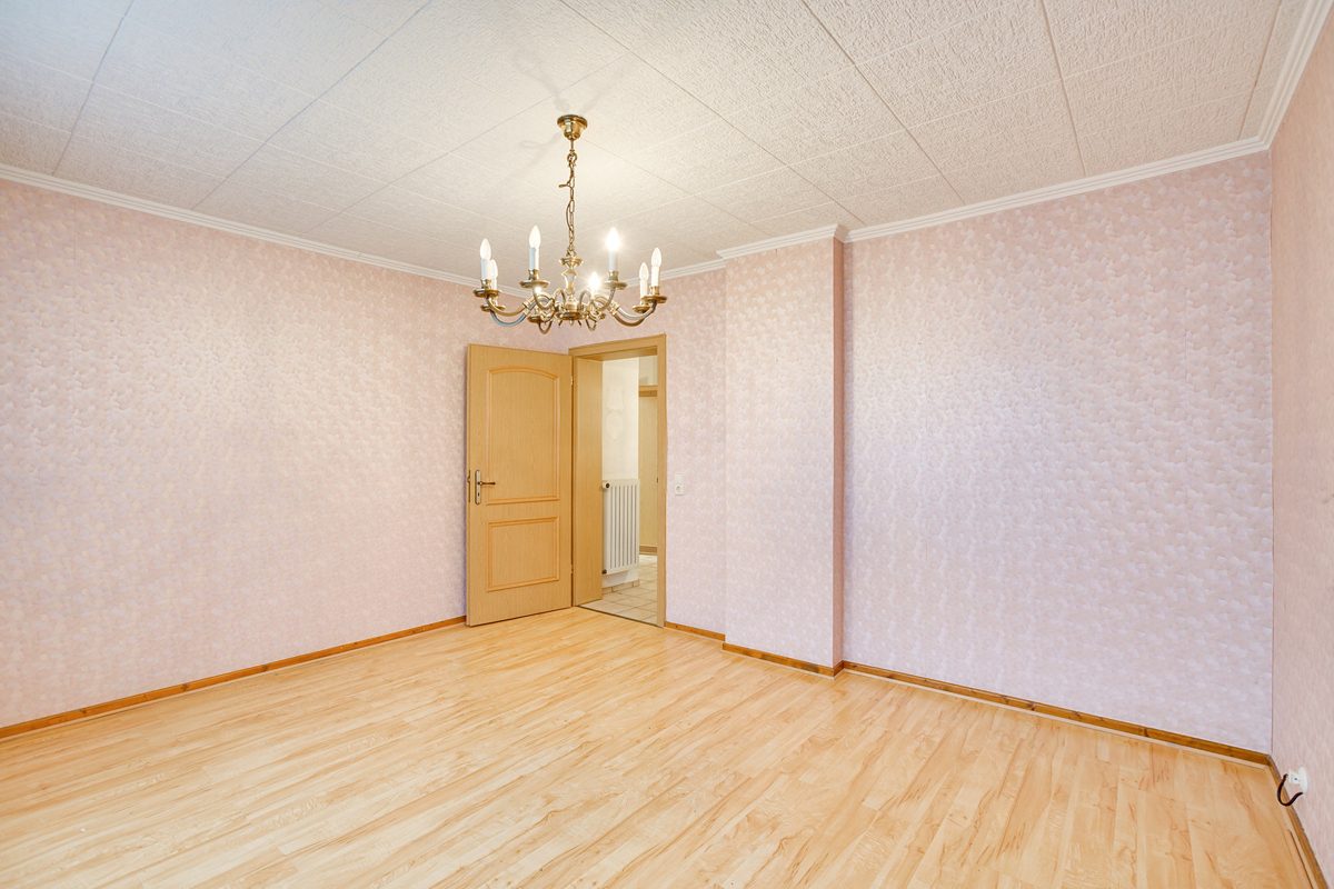 Immobilienangebot - Aachen - Alle - Zweifamilienhaus in Aachen-Forst – großes Grundstück, 4 Garagen & ruhige Lage