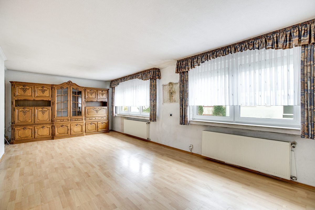 Immobilienangebot - Aachen - Alle - Zweifamilienhaus in Aachen-Forst – großes Grundstück, 4 Garagen & ruhige Lage