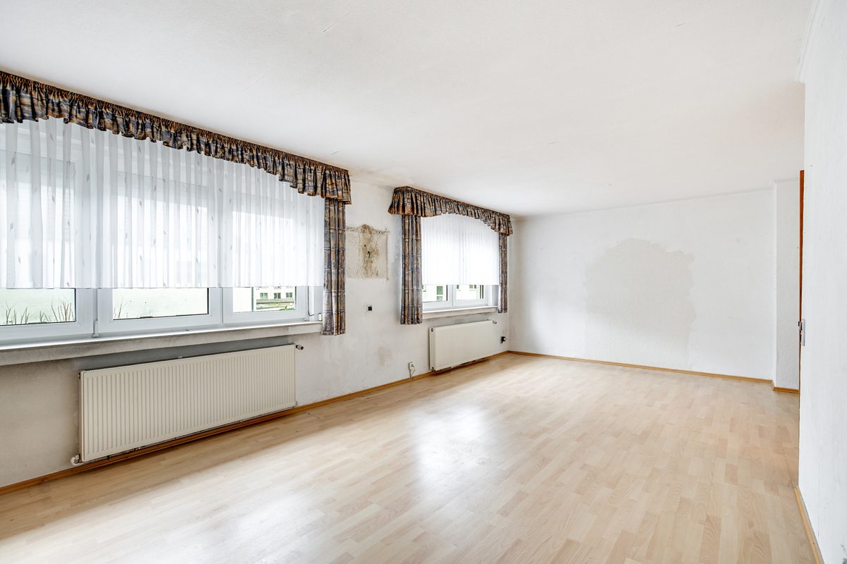 Immobilienangebot - Aachen - Alle - Zweifamilienhaus in Aachen-Forst – großes Grundstück, 4 Garagen & ruhige Lage