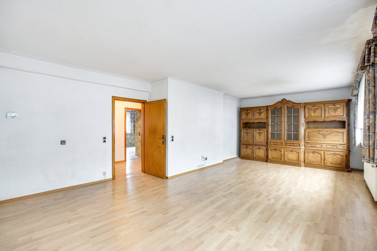 Immobilienangebot - Aachen - Alle - Zweifamilienhaus in Aachen-Forst – großes Grundstück, 4 Garagen & ruhige Lage