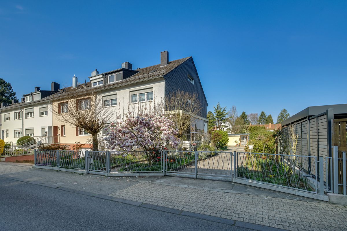 Immobilienangebot - Aachen - Alle - Zweifamilienhaus in Aachen-Forst – großes Grundstück, 4 Garagen & ruhige Lage