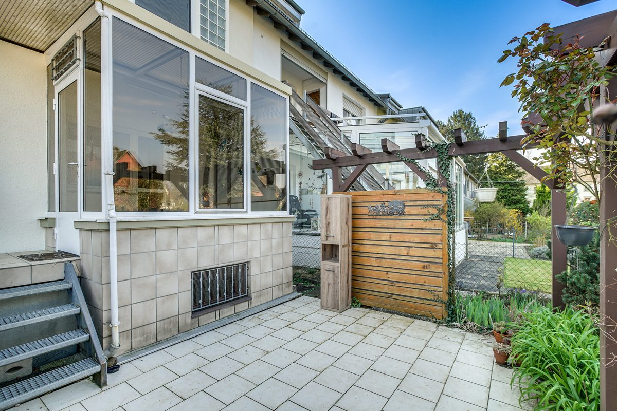 Immobilienangebot - Aachen - Alle - Zweifamilienhaus in Aachen-Forst – großes Grundstück, 4 Garagen & ruhige Lage