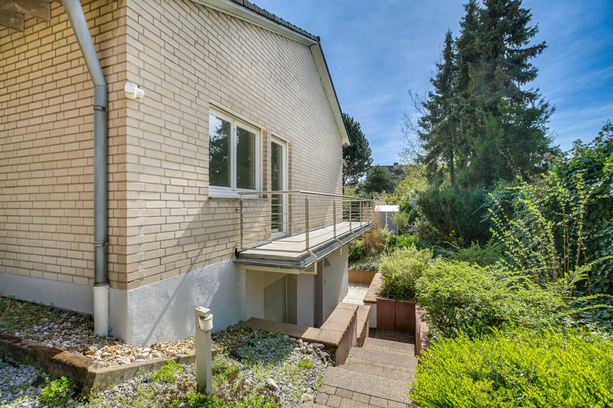 Immobilienangebot - Aachen - Alle - Freistehendes Einfamilienhaus mit Einliegerwohnung in Top Lage von Walheim