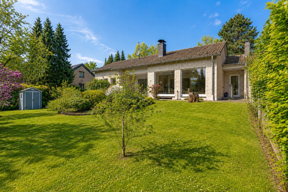 Immobilienangebot - Aachen - Alle - Freistehendes Einfamilienhaus mit Einliegerwohnung in Top Lage von Walheim