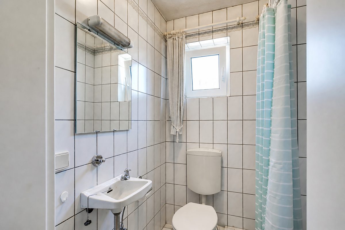 Immobilienangebot - Geilenkirchen - Alle - Großzügiges Ein-/Zweifamilienhaus mit viel Platz, Erweiterungen und familienfreundlichem Grundstück