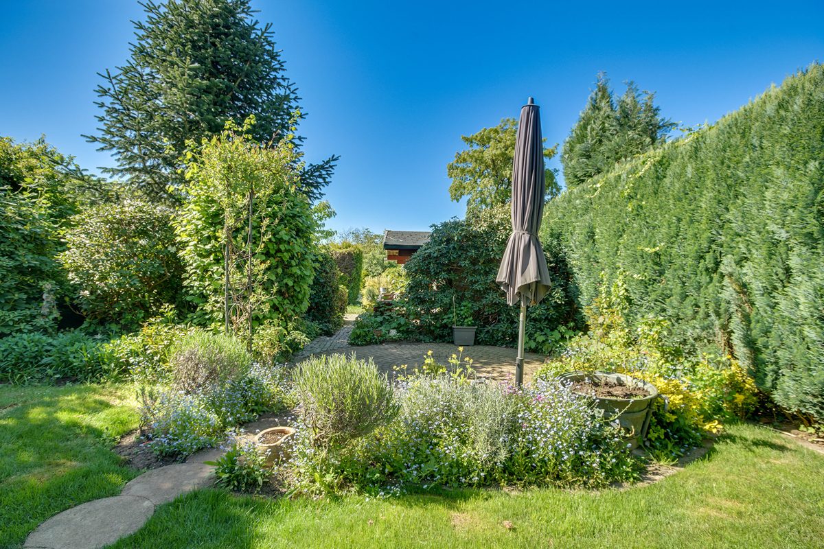 Immobilienangebot - Geilenkirchen - Alle - Großzügiges Ein-/Zweifamilienhaus mit viel Platz, Erweiterungen und familienfreundlichem Grundstück