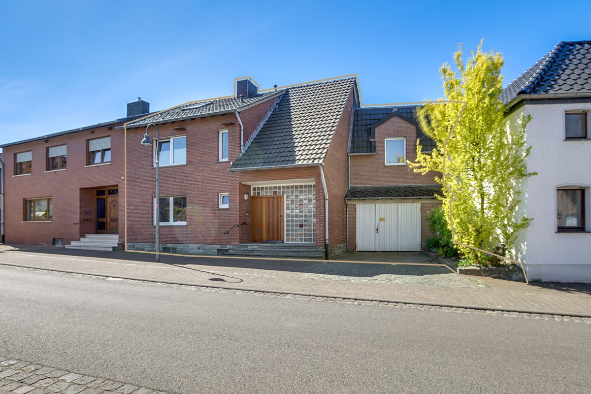 Immobilienangebot - Geilenkirchen - Alle - Großzügiges Ein-/Zweifamilienhaus mit viel Platz, Erweiterungen und familienfreundlichem Grundstück