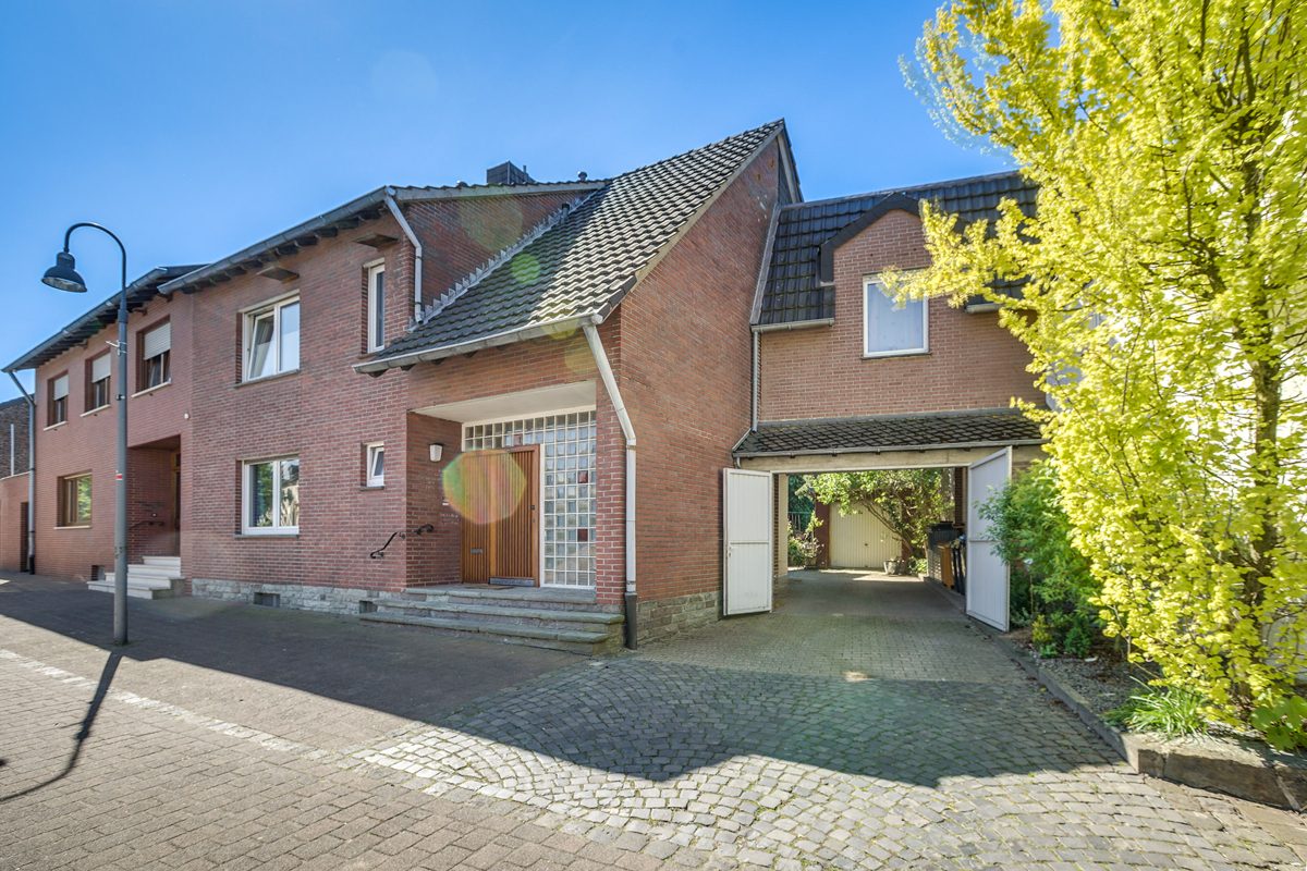 Immobilienangebot - Geilenkirchen - Alle - Großzügiges Ein-/Zweifamilienhaus mit viel Platz, Erweiterungen und familienfreundlichem Grundstück