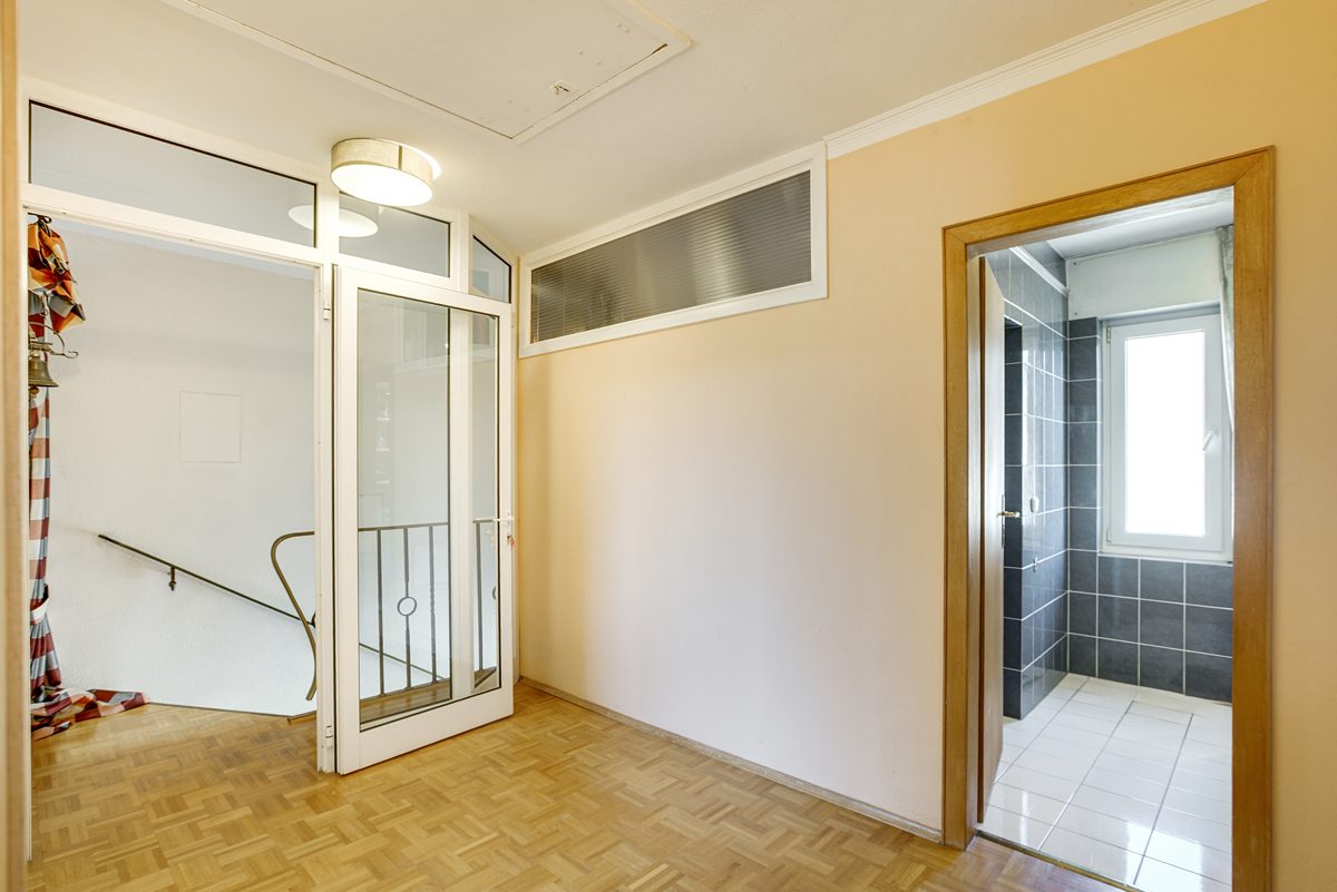 Immobilienangebot - Geilenkirchen - Alle - Großzügiges Ein-/Zweifamilienhaus mit viel Platz, Erweiterungen und familienfreundlichem Grundstück