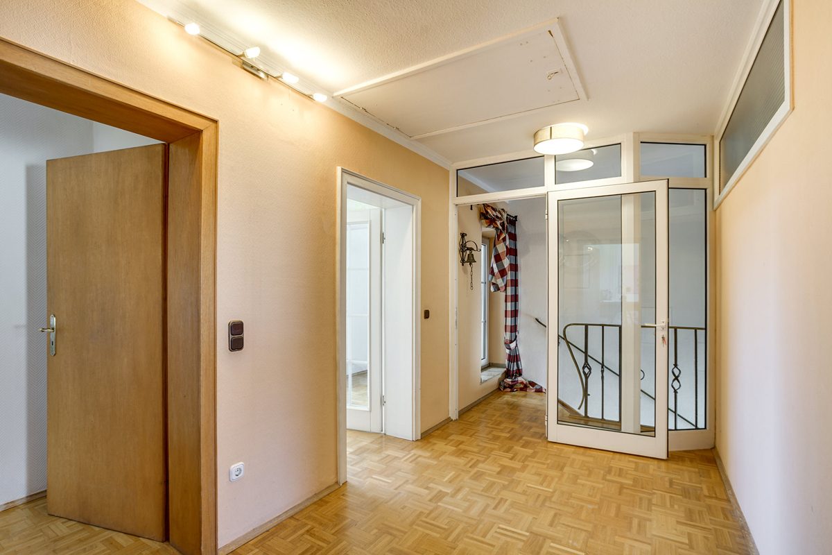 Immobilienangebot - Geilenkirchen - Alle - Großzügiges Ein-/Zweifamilienhaus mit viel Platz, Erweiterungen und familienfreundlichem Grundstück