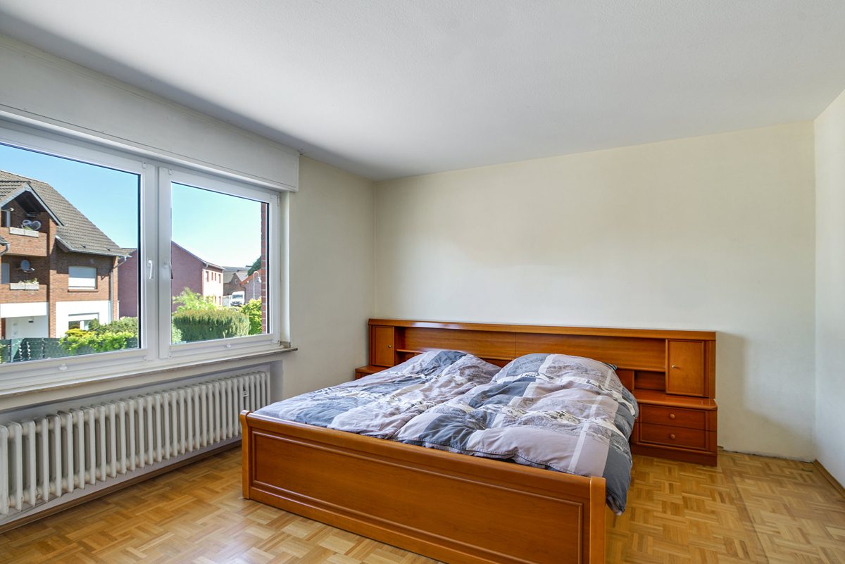 Immobilienangebot - Geilenkirchen - Alle - Großzügiges Ein-/Zweifamilienhaus mit viel Platz, Erweiterungen und familienfreundlichem Grundstück