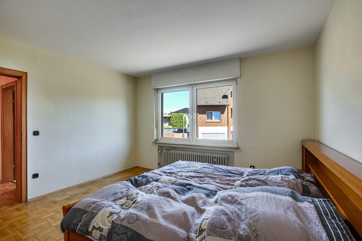 Immobilienangebot - Geilenkirchen - Alle - Großzügiges Ein-/Zweifamilienhaus mit viel Platz, Erweiterungen und familienfreundlichem Grundstück