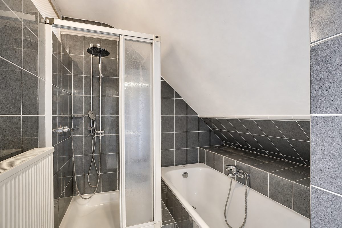 Immobilienangebot - Geilenkirchen - Alle - Großzügiges Ein-/Zweifamilienhaus mit viel Platz, Erweiterungen und familienfreundlichem Grundstück