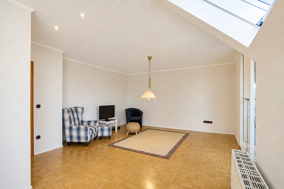 Immobilienangebot - Geilenkirchen - Alle - Großzügiges Ein-/Zweifamilienhaus mit viel Platz, Erweiterungen und familienfreundlichem Grundstück