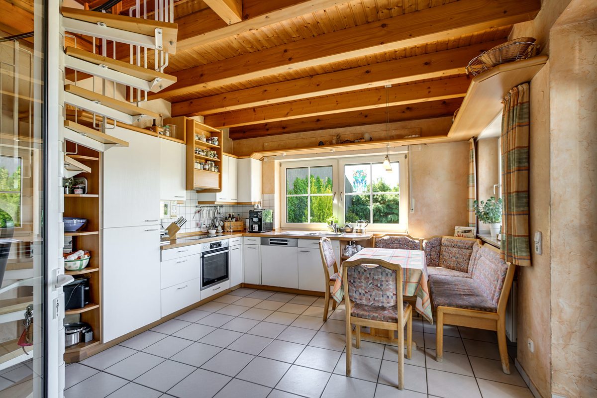 Immobilienangebot - Geilenkirchen - Alle - Großzügiges Ein-/Zweifamilienhaus mit viel Platz, Erweiterungen und familienfreundlichem Grundstück